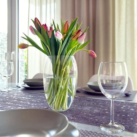 Modern Wohnen I Smart Tv I Terrasse I 2X Parkplatz I 2 Schlafzimmer I 6 Schlafplaetze Bad Oeynhausen Bagian luar foto