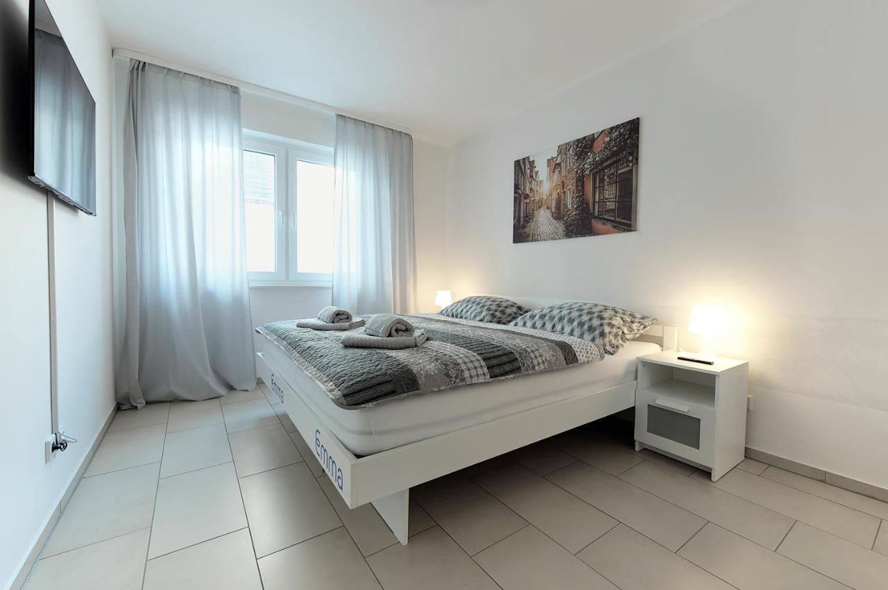 Modern Wohnen I Smart Tv I Terrasse I 2X Parkplatz I 2 Schlafzimmer I 6 Schlafplaetze Bad Oeynhausen Bagian luar foto