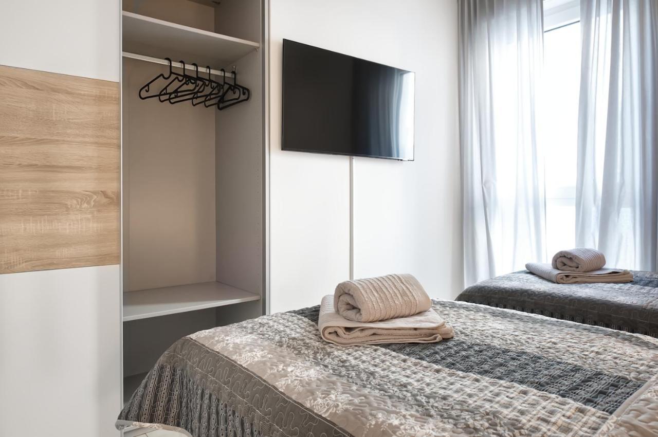 Modern Wohnen I Smart Tv I Terrasse I 2X Parkplatz I 2 Schlafzimmer I 6 Schlafplaetze Bad Oeynhausen Bagian luar foto