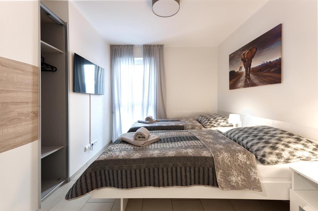 Modern Wohnen I Smart Tv I Terrasse I 2X Parkplatz I 2 Schlafzimmer I 6 Schlafplaetze Bad Oeynhausen Bagian luar foto