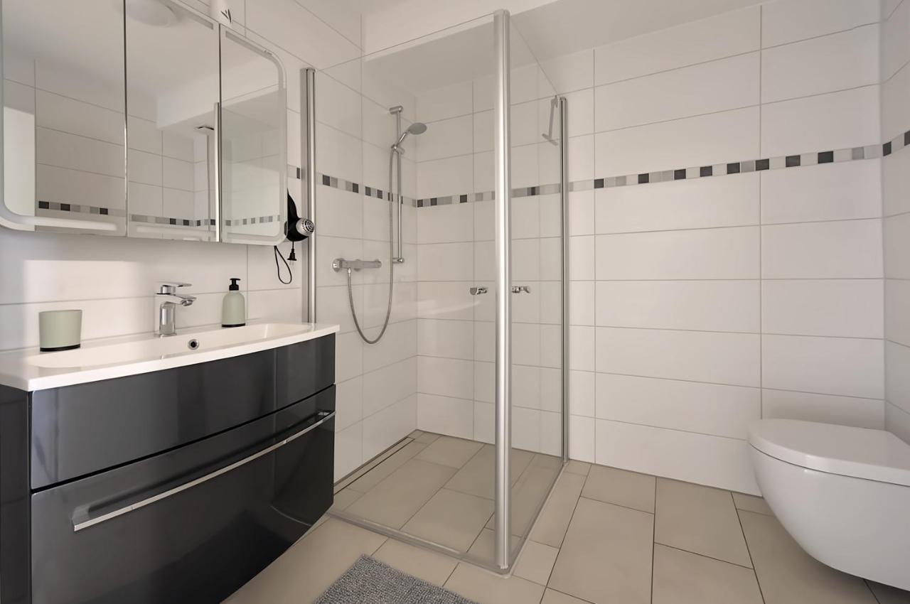 Modern Wohnen I Smart Tv I Terrasse I 2X Parkplatz I 2 Schlafzimmer I 6 Schlafplaetze Bad Oeynhausen Bagian luar foto