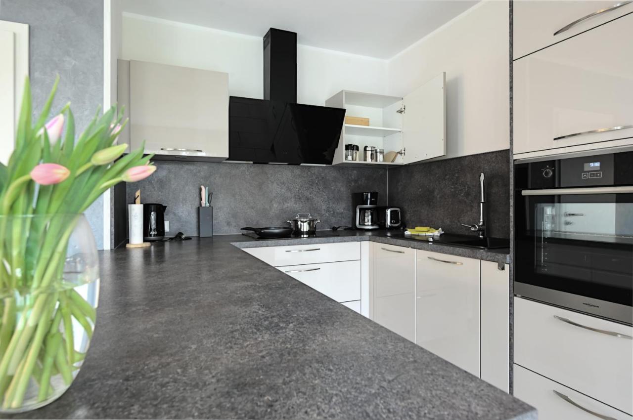 Modern Wohnen I Smart Tv I Terrasse I 2X Parkplatz I 2 Schlafzimmer I 6 Schlafplaetze Bad Oeynhausen Bagian luar foto